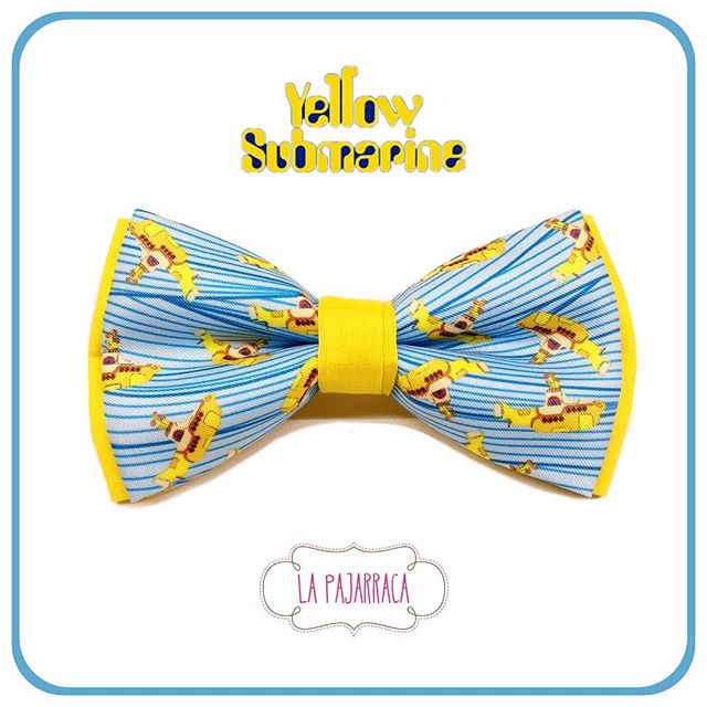 We all live in a yellow submarine, yellow submarine, yellow submarine. - Pajaritas Personalizadas La Pajarraca